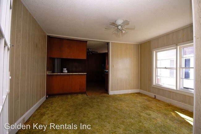 Building Photo - 3 br, 1.5 bath House - 603 S. Chestnut St.