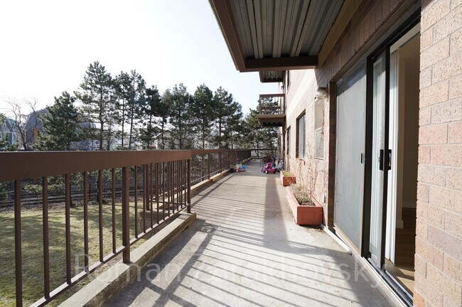 Building Photo - 27 Webster Ave