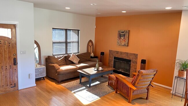 Sala de estar - 1503 Nolden St