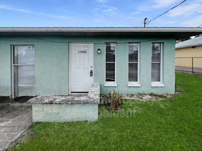 Foto del edificio - 17586 Cypress Point Rd