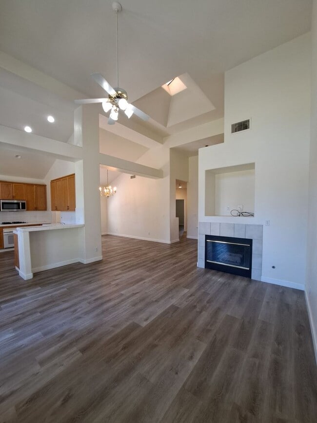 Building Photo - Comfortable Living in a Pet-Friendly Home ...