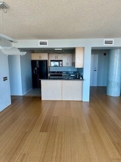 Foto del edificio - 1720 Maple Ave