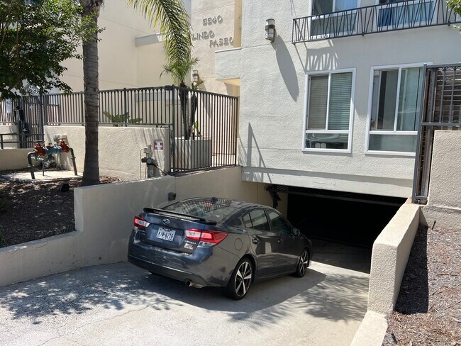 Garage entry 2 spaces - 5540 Lindo Paseo