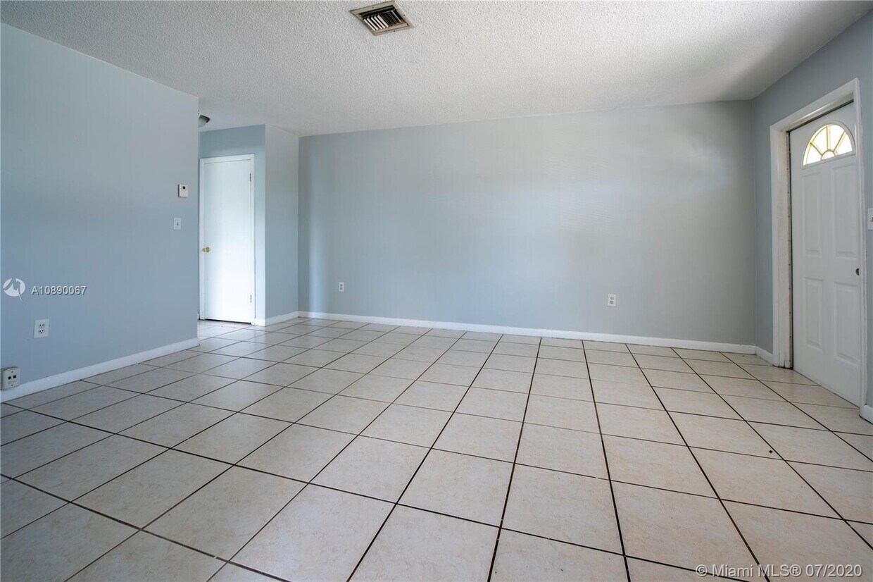 7221 St Unit 1, Miramar, FL 33023 Room for Rent in Miramar