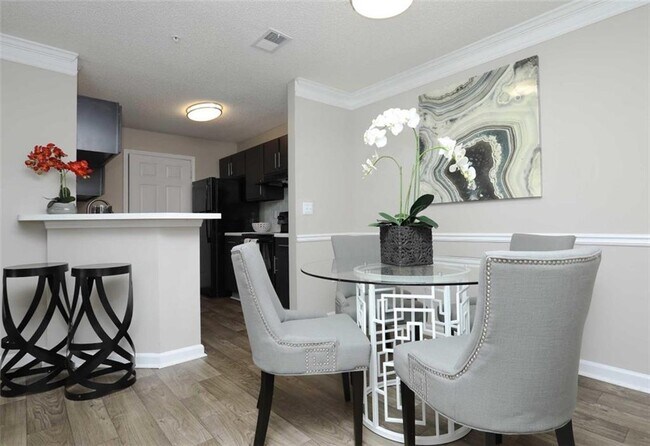 Building Photo - 9200 Roberts Dr