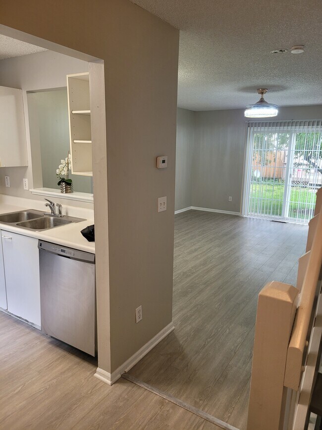 Foto del edificio - 1730 Ridgebury Dr