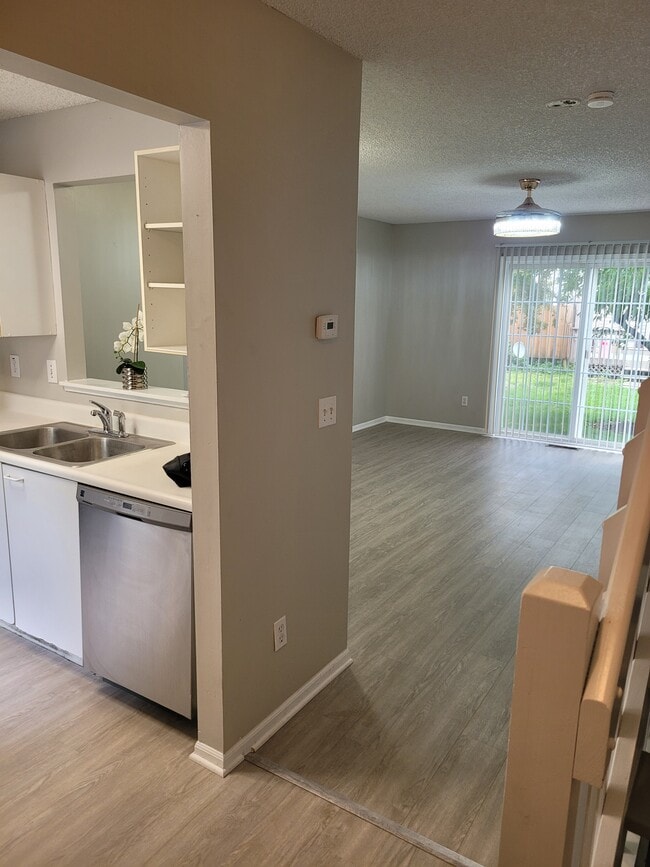 Building Photo - 1730 Ridgebury Dr