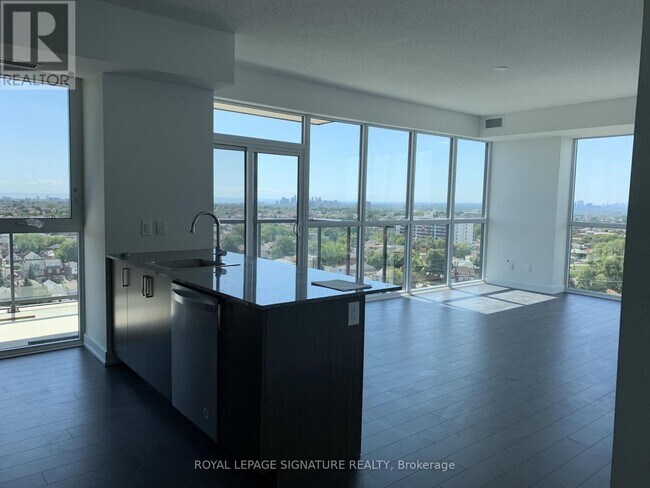 Photo du bâtiment - 1603 Eglinton Ave W