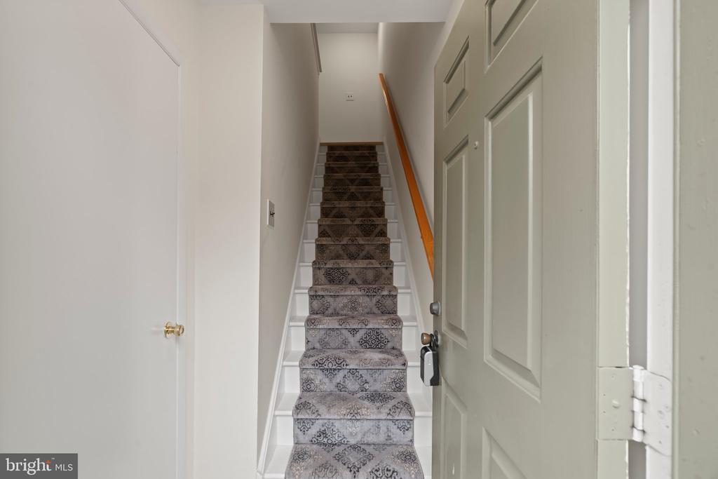 Primary Photo - 330B Delancey Pl