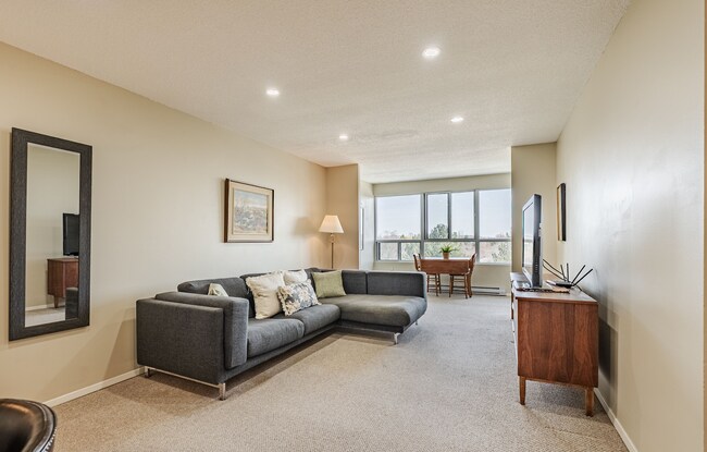 Photo du bâtiment - 600 Grenfell Dr