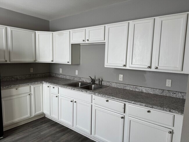 Foto del edificio - 1208 W 5th St