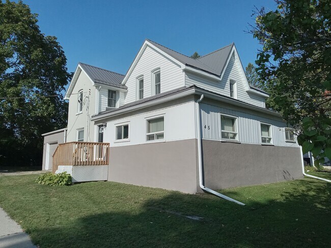 Photo du bâtiment - 45 Westmount Dr S