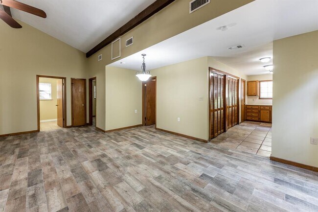 Building Photo - 199 Sassafras Dr