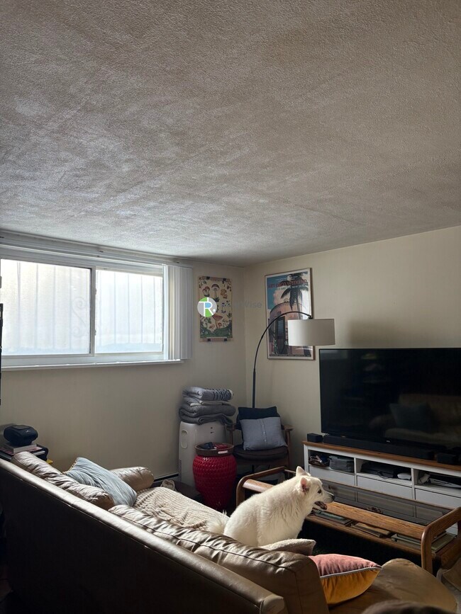 Foto del edificio - 71 Colborne Rd