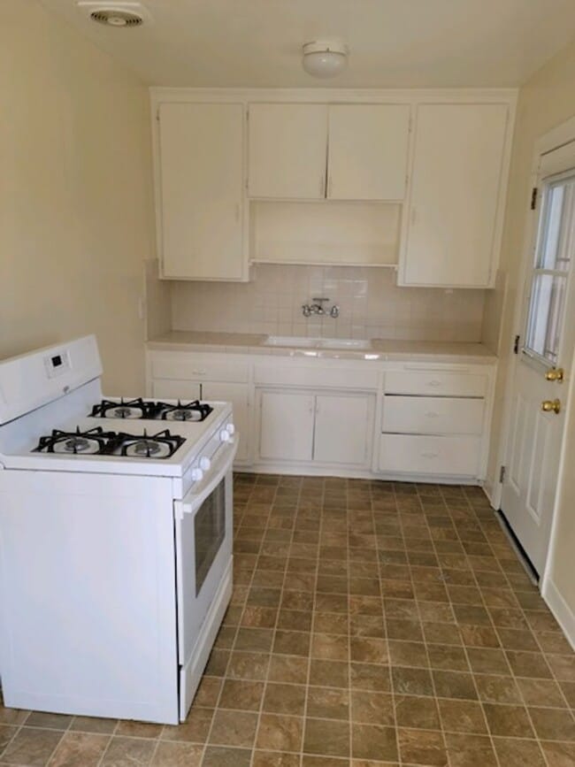 Building Photo - Cozy 1 bed one Bath unit