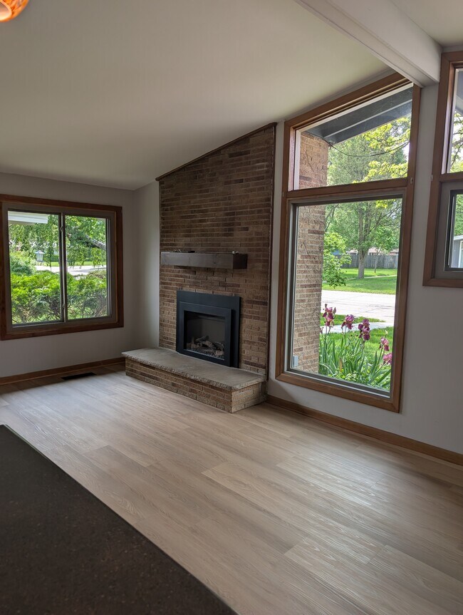 Foto del edificio - 7120 W Eden Plz