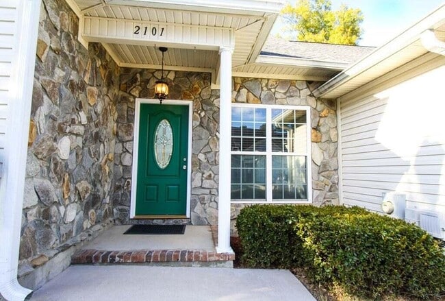 Building Photo - 2101 Reserve Ln