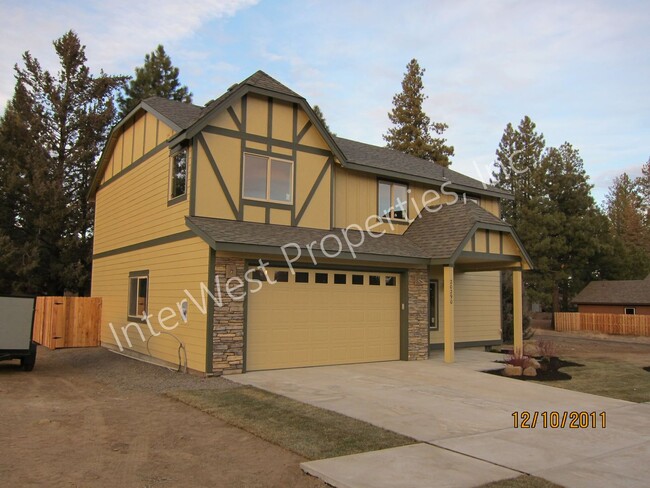 Building Photo - **1/2 Off 1st Month's Rent Promo** Stunnin...