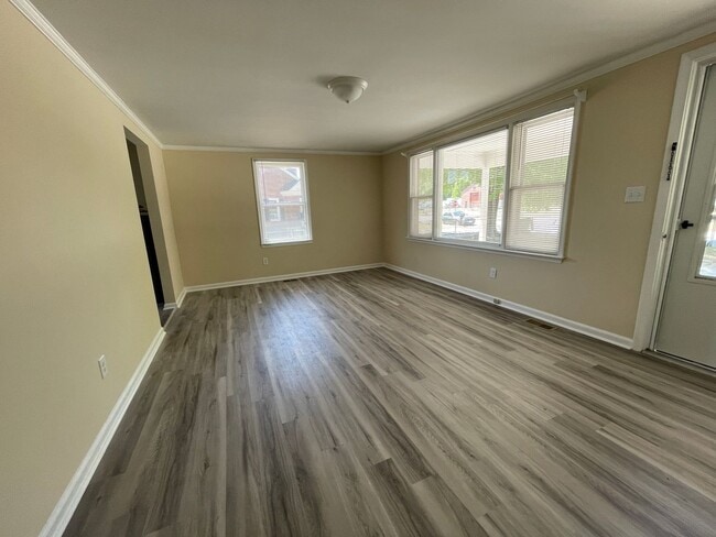 Building Photo - 3 Bedroom Brick Ranch near Armory / Martin...