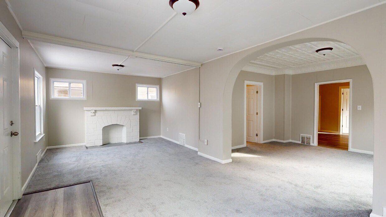 Primary Photo - Stockyards Area - 4 Bedroom Single Family ...