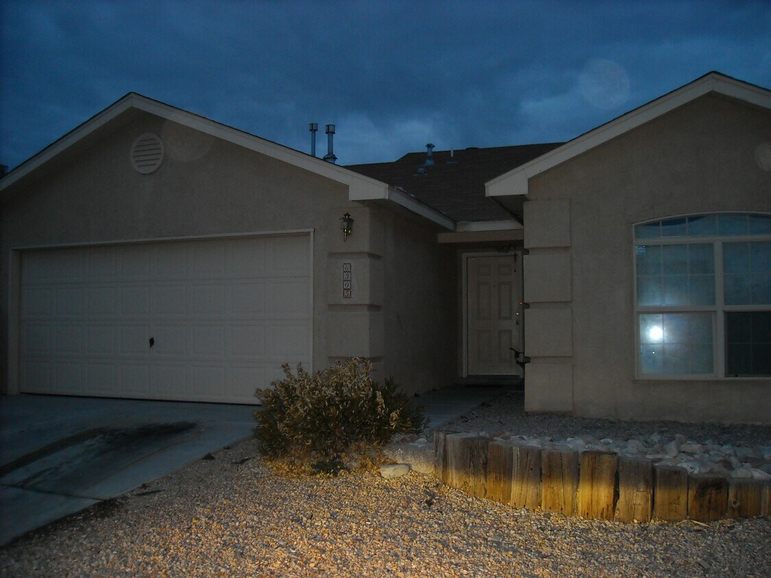Foto principal - 6305 Sunny Day Pl NW
