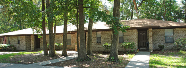 Building Photo - Hammock Oaks Apartments