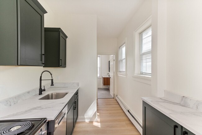 Photo - 169 Waterman St Apartment