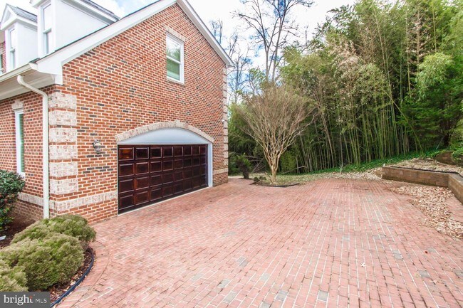 Building Photo - 895 Andalusia Dr