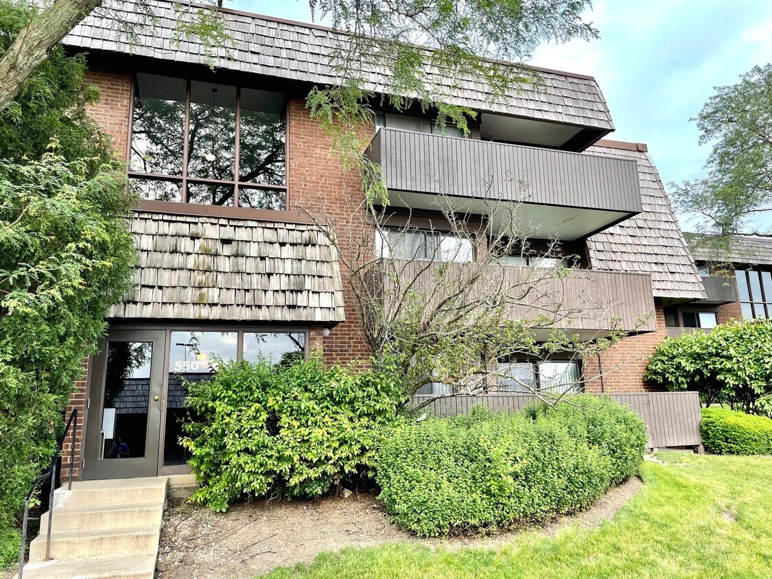 550 Timber Ridge Dr Unit 102A, Carol Stream, IL 60188 Condo for Rent