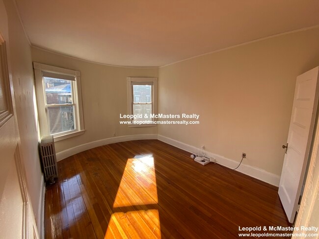 Building Photo - 1595 Beacon St