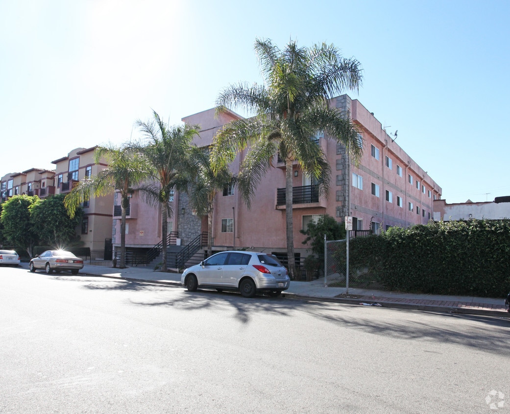 Primary Photo - 1227 N Orange Dr