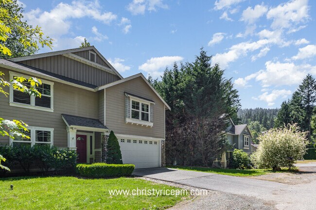 Photo - 845 Front St S House