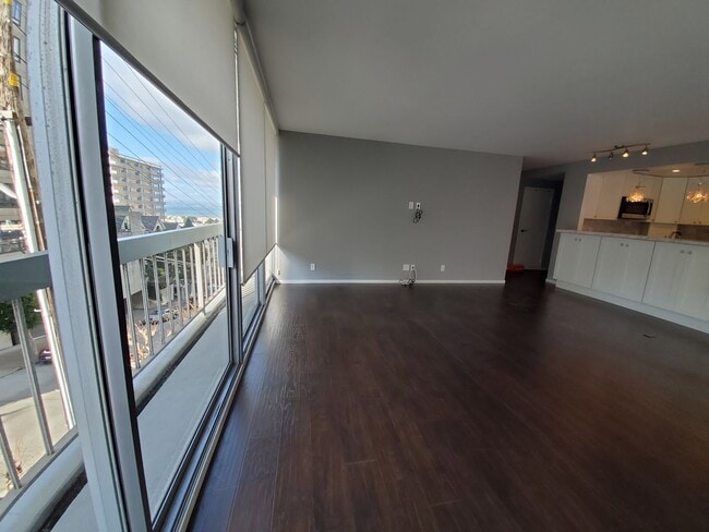 Building Photo - Renovated Pacific Heights 2x2 Condo with g...