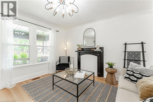 Photo du bâtiment - 15 Barnesdale Ave N