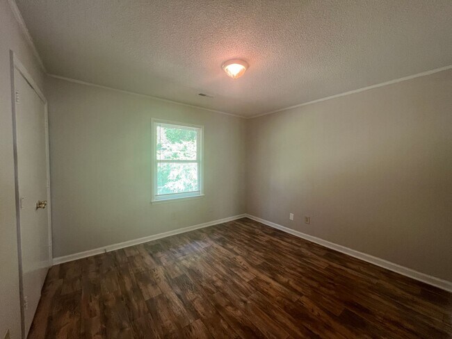 Foto del edificio - AVAILABLE TO SHOW!