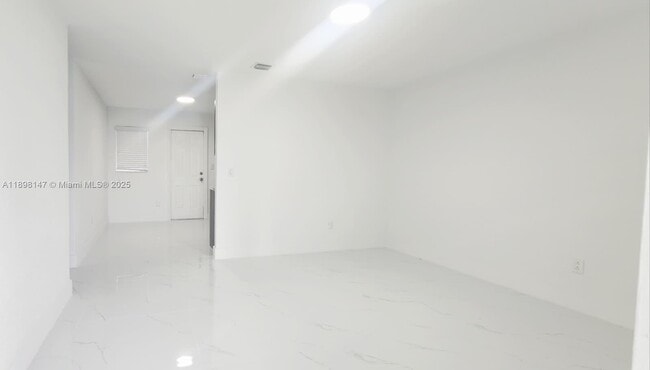 Foto del edificio - 2240 NW 18th St