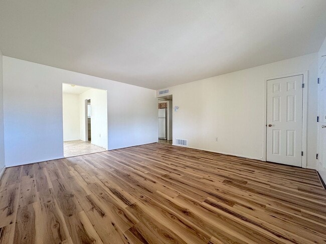 Building Photo - East El Paso 3 bed Refrig A/C!