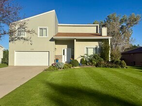 Building Photo - 2305 S 165th St