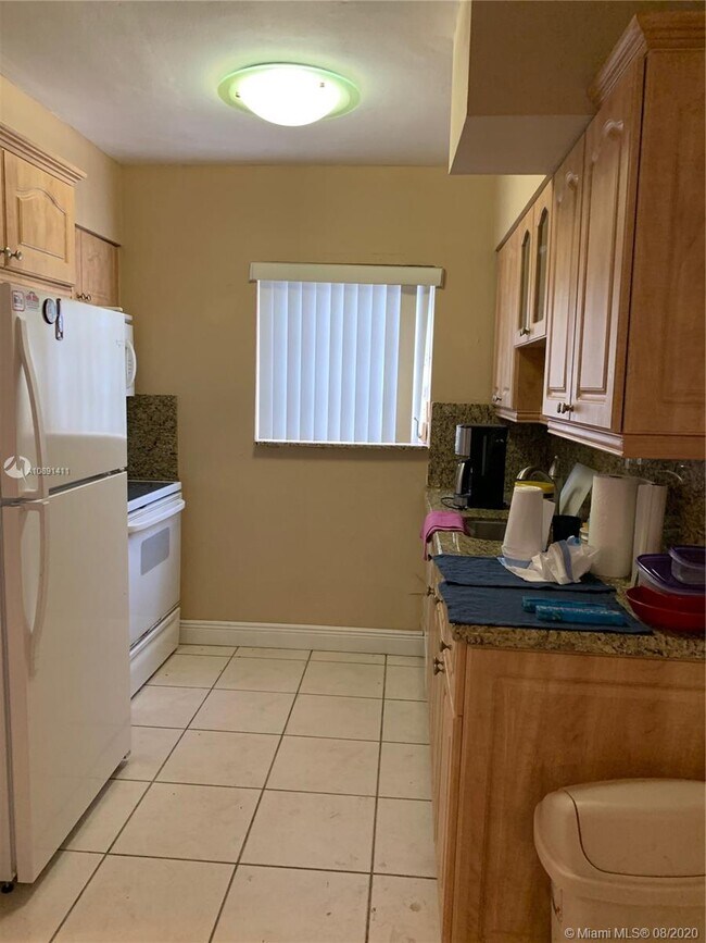 Building Photo - 6511 Santona St