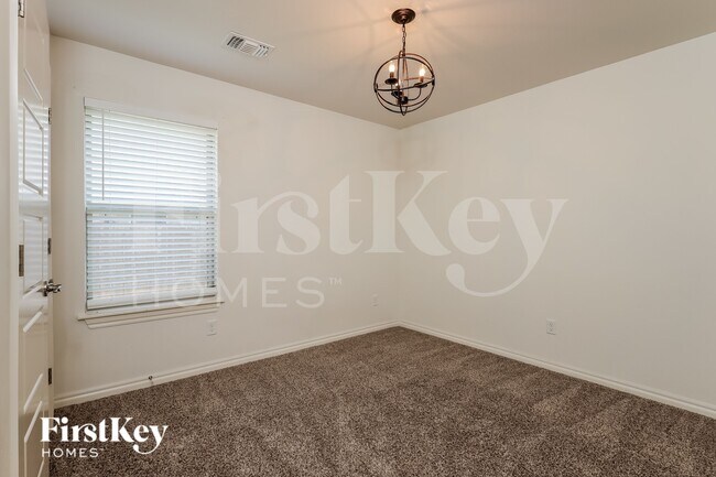 Foto del edificio - 2809 Cypress Springs Blvd