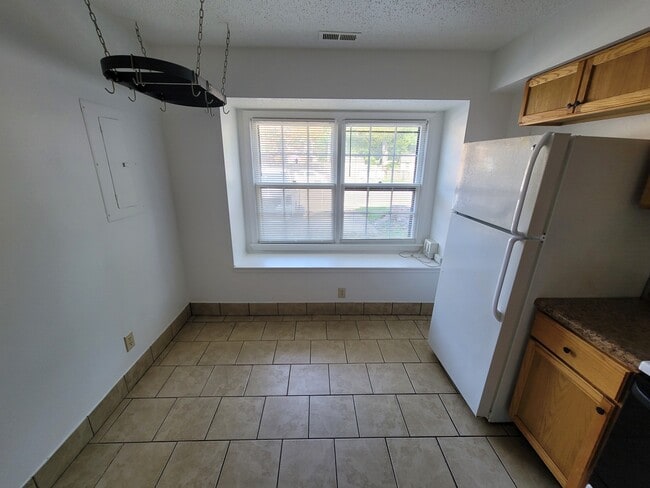 Building Photo - 921 Wildwood Square Ct