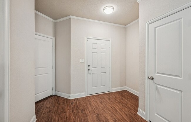 Building Photo - 268 Castleridge Dr