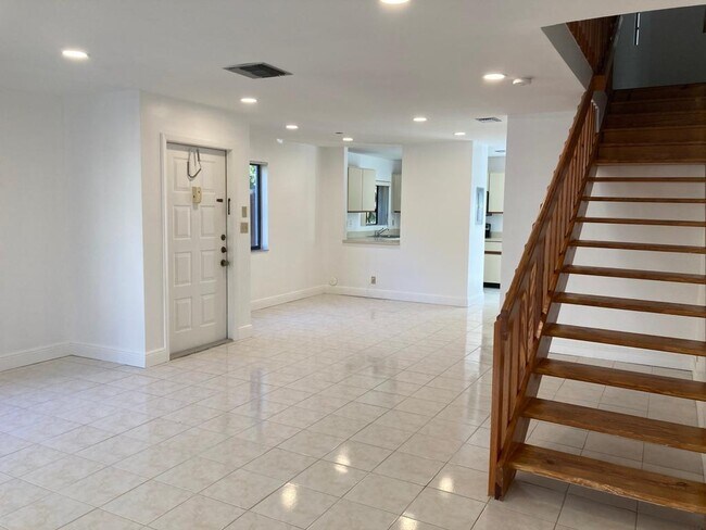 Building Photo - 7650 Lago Del Mar Dr