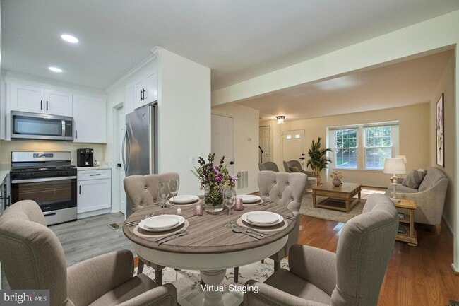 Foto del edificio - 14240 Long Green Dr