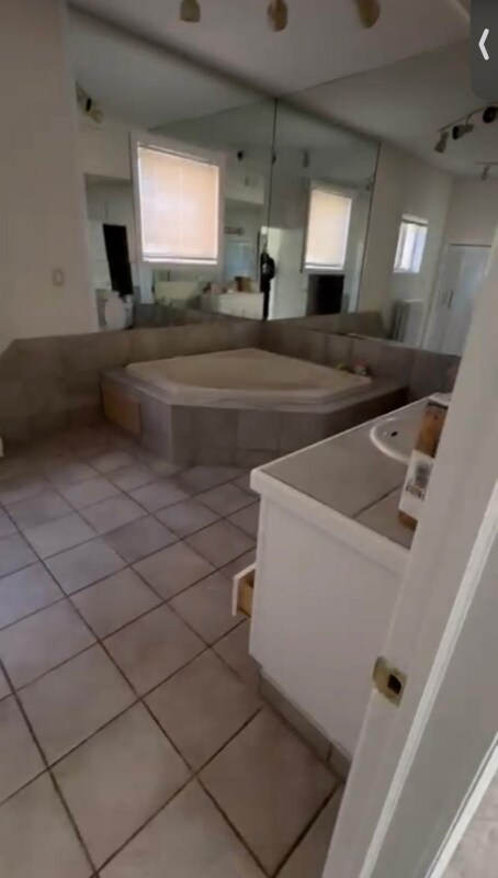 Foto del edificio - 111 Branchport Ave