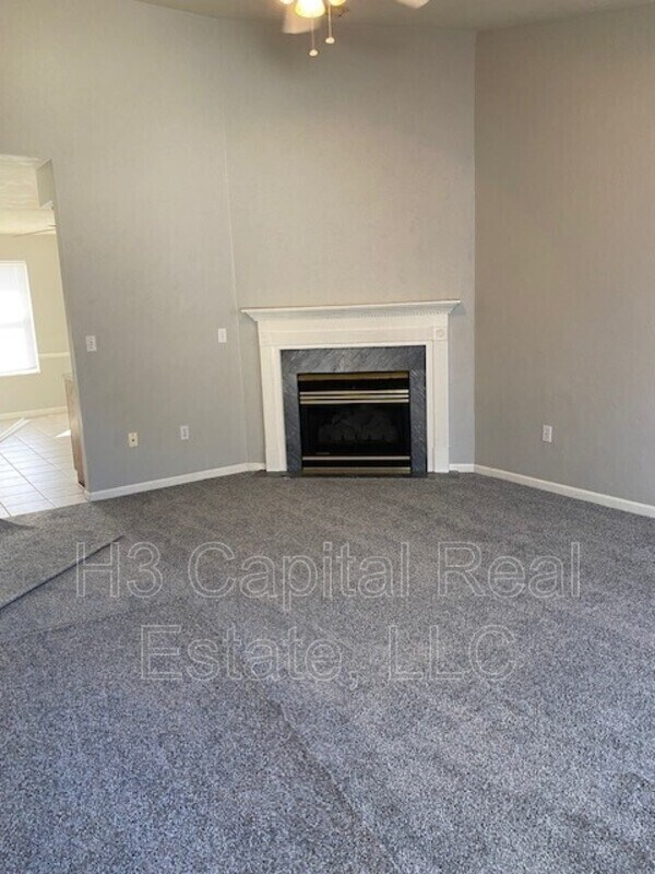 Building Photo - 631 Donna Dr