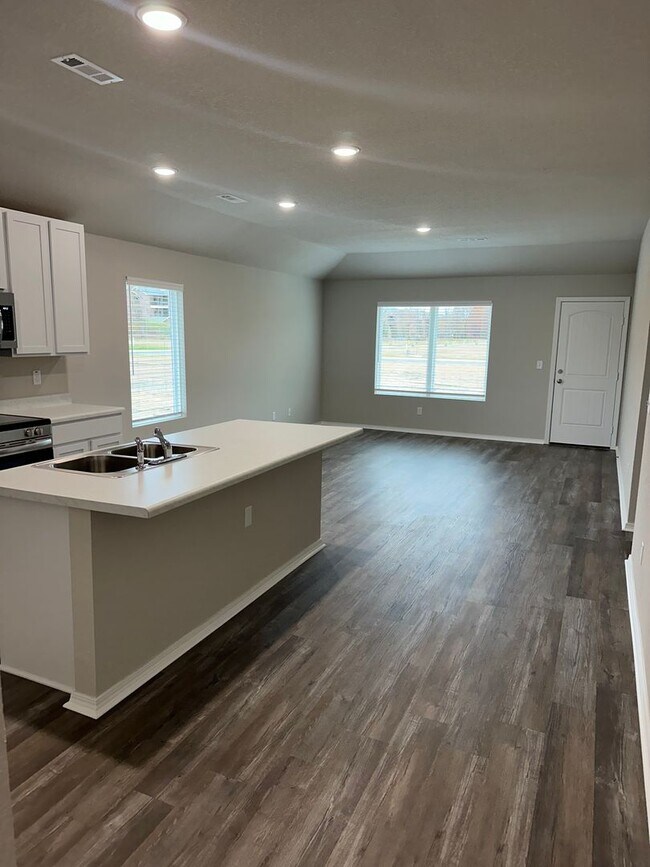 Building Photo - *Preleasing* NEW Four Bedroom | Two Bath Home in White Oak Crossing