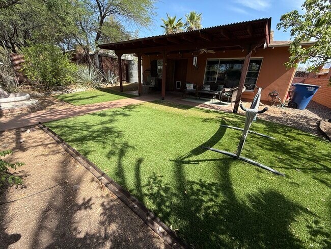 Foto del edificio - HOUSE FOR RENT