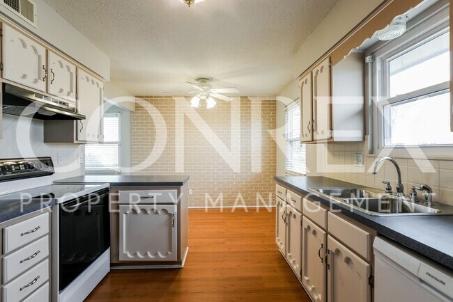 Foto del edificio - 3 bedroom raised ranch in Independence, MO!