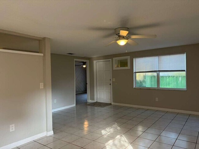 Foto del edificio - Gulfpfort Home With A Bonus Room